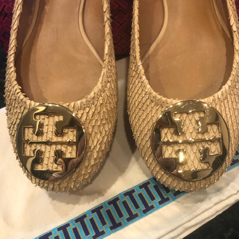 TORY BURCH Reva textured snakeskin ballet flats. Size 8.5 - Picture 3 of 10